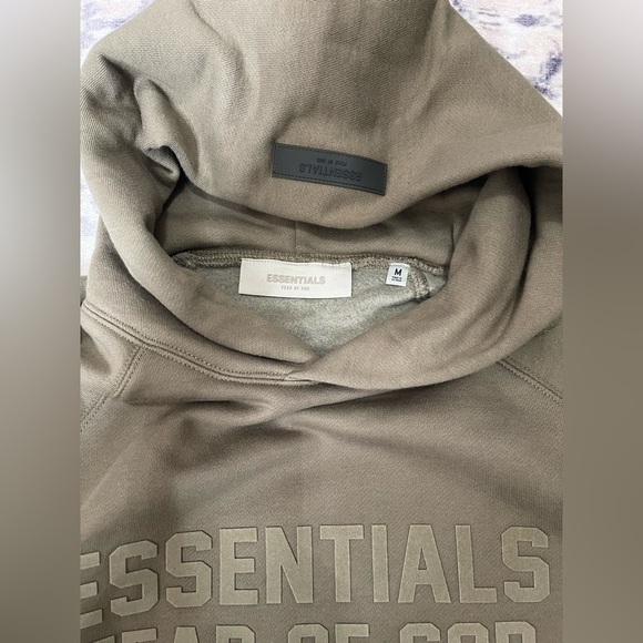 NWT Fear Of God Essentials Hoodie in Wood Size Medium - Picture 5 of 9